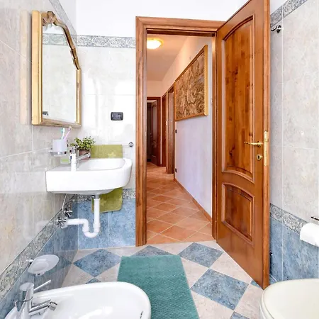 Cozy In Pianezza Cicagna With Wifi بيت للعطل